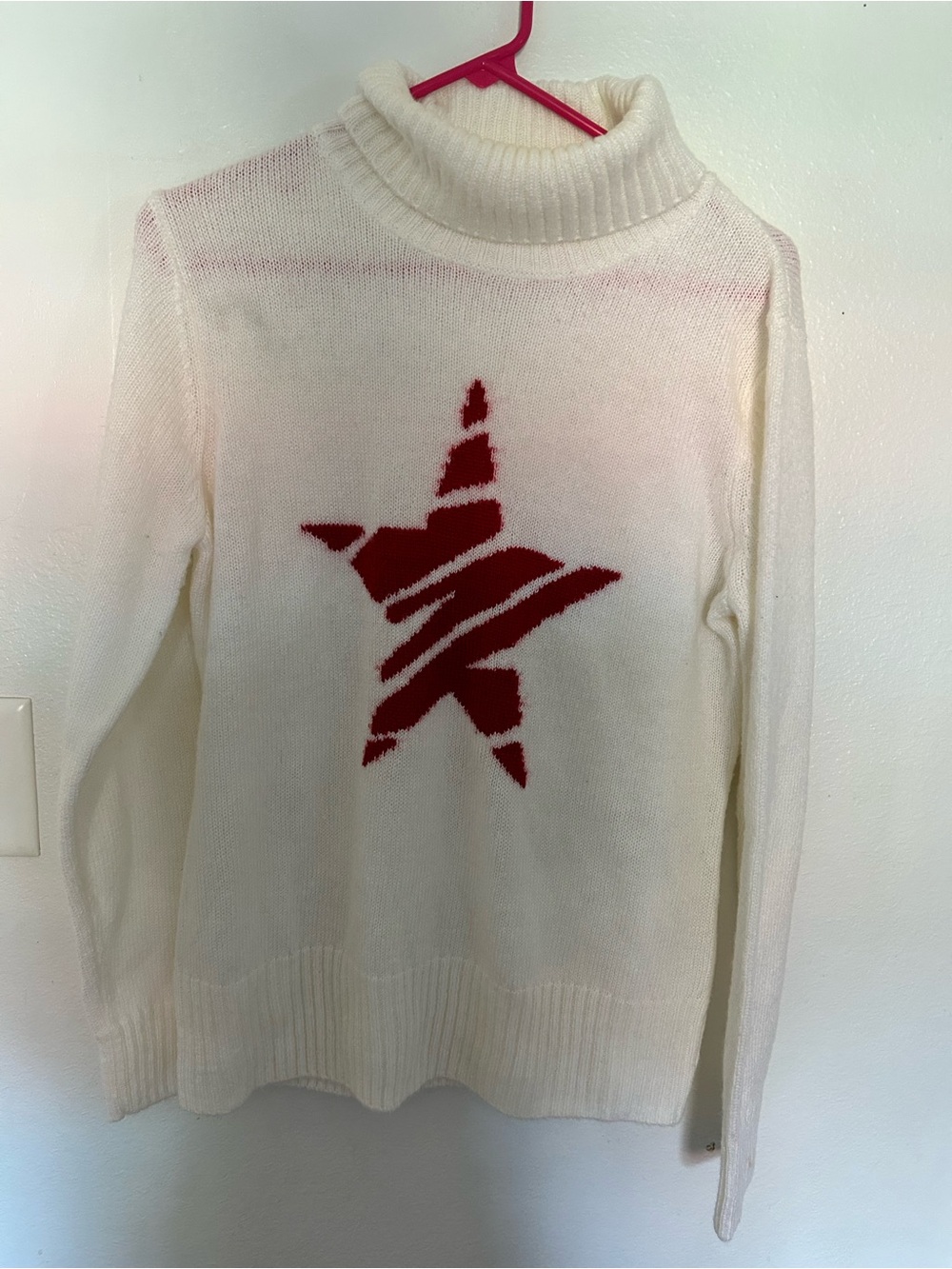 VENUS Cream Turtleneck Sweater with Red Star Motif